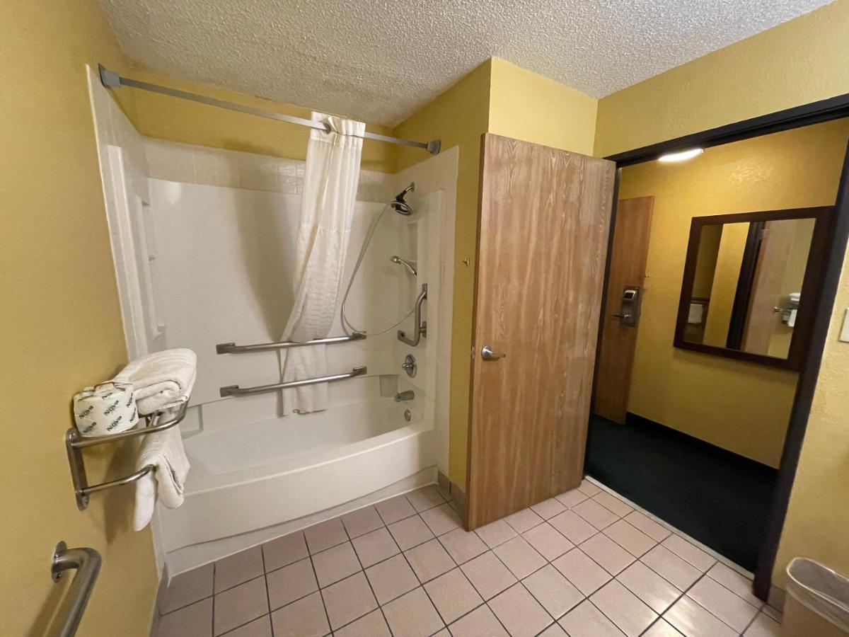 Super 8 By Wyndham Van Buren/Ft. Smith Area Εξωτερικό φωτογραφία